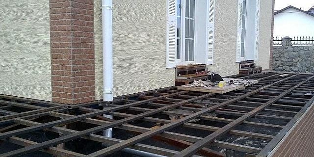 Установка каркаса для декинга